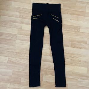 Black stretchy leggings